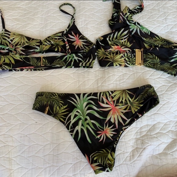 Beach Riot Hibiscus/coconut tops and Kauai bottoms - Picture 6 of 8